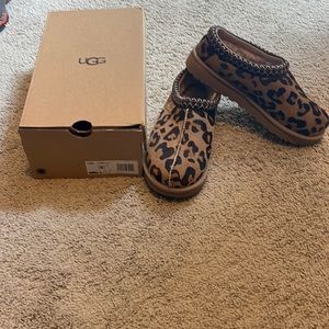 Ugg Tasman leopard slippers